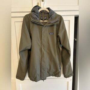 Men’s Patagonia size large semi waterproof shell. Olive green. Great condition.